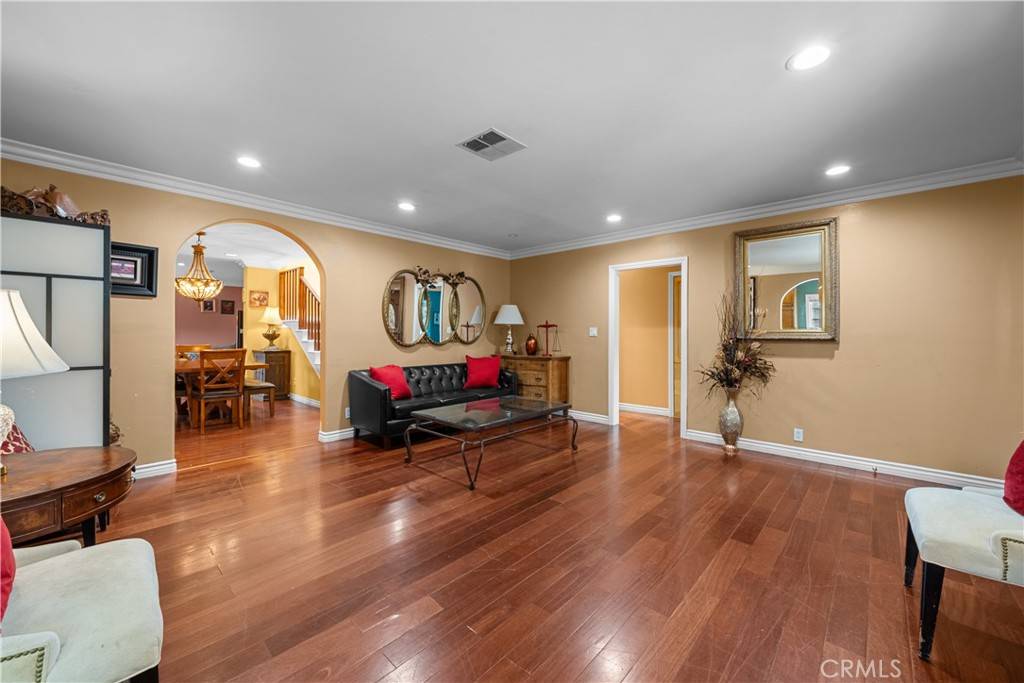 North Hollywood, CA 91606,6701 Hinds AVE
