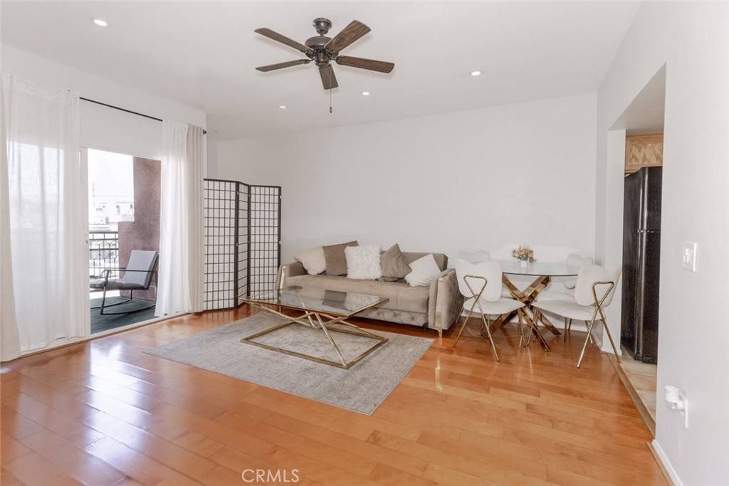 North Hollywood, CA 91601,11124 Burbank BLVD #101
