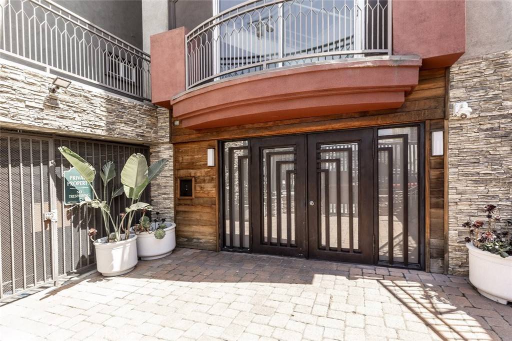 North Hollywood, CA 91601,11124 Burbank BLVD #101