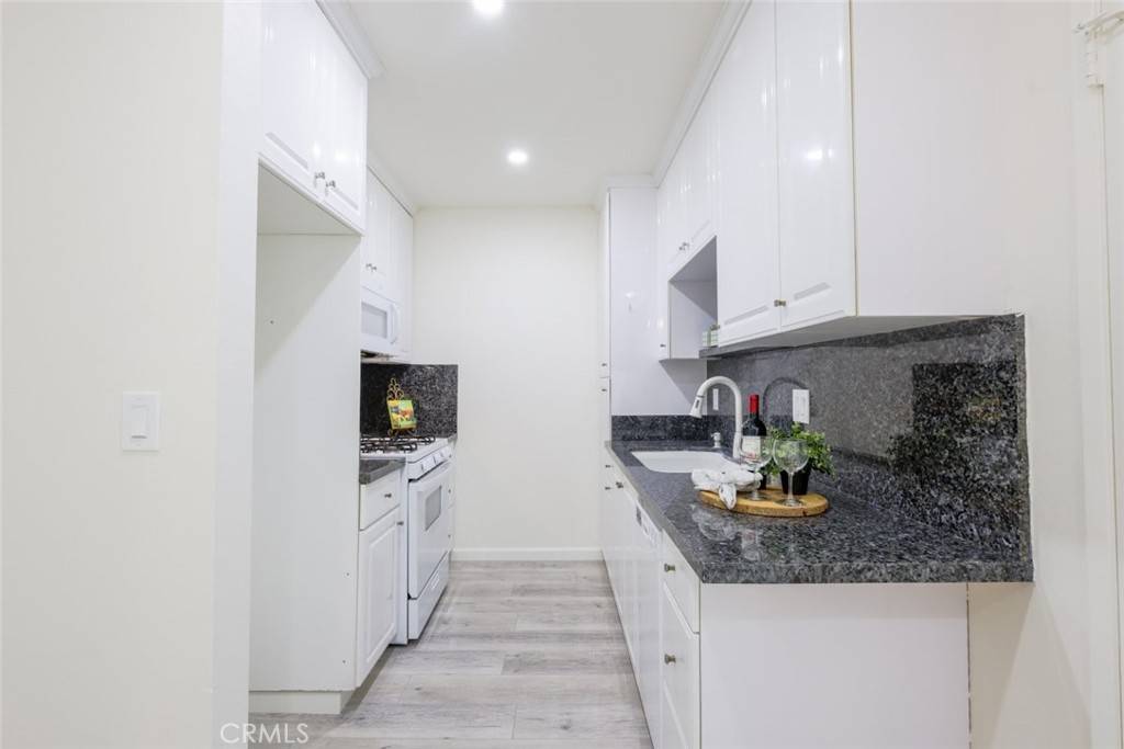 Glendale, CA 91203,409 Burchett Street #311