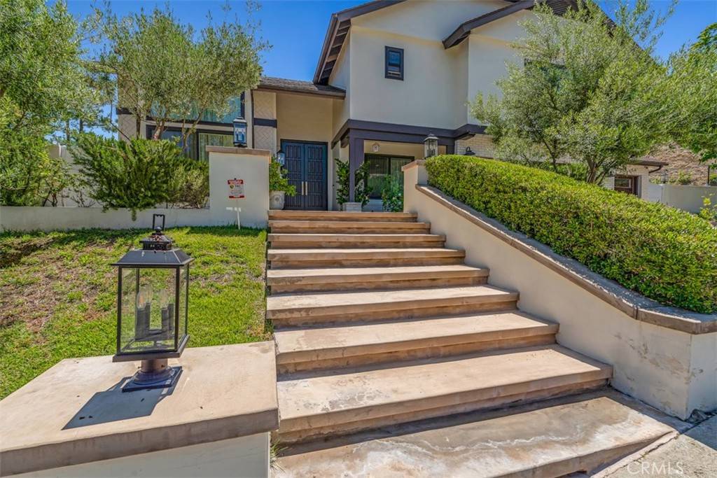 Glendale, CA 91206,2056 Dublin DR