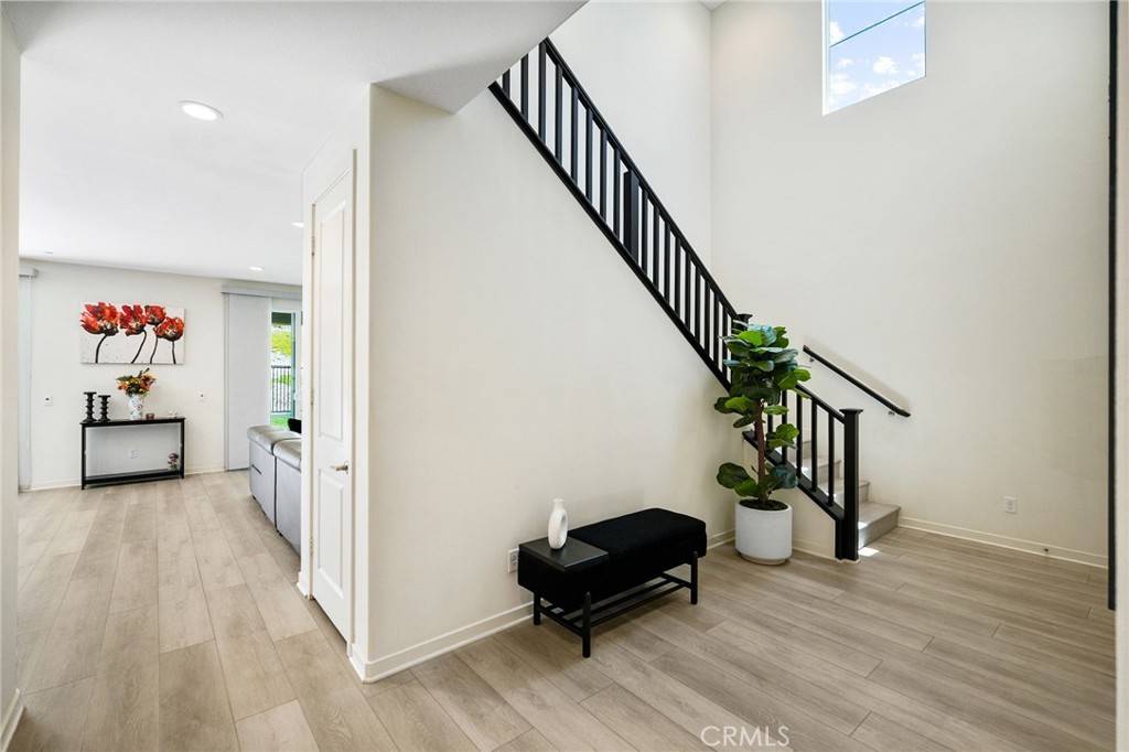 Saugus, CA 91350,28508 Daybreak WAY