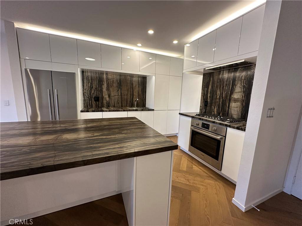 Glendale, CA 91206,330 N Jackson ST #313