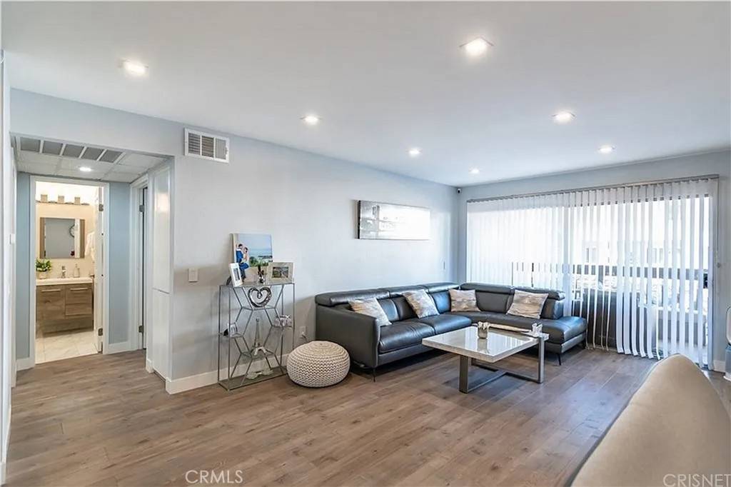 Glendale, CA 91202,1236 N Columbus AVE #28