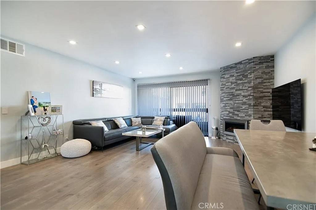Glendale, CA 91202,1236 N Columbus AVE #28