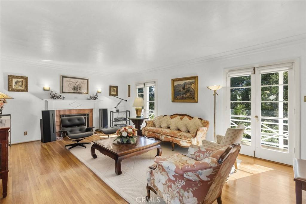 Glendale, CA 91207,1815 Las Flores DR