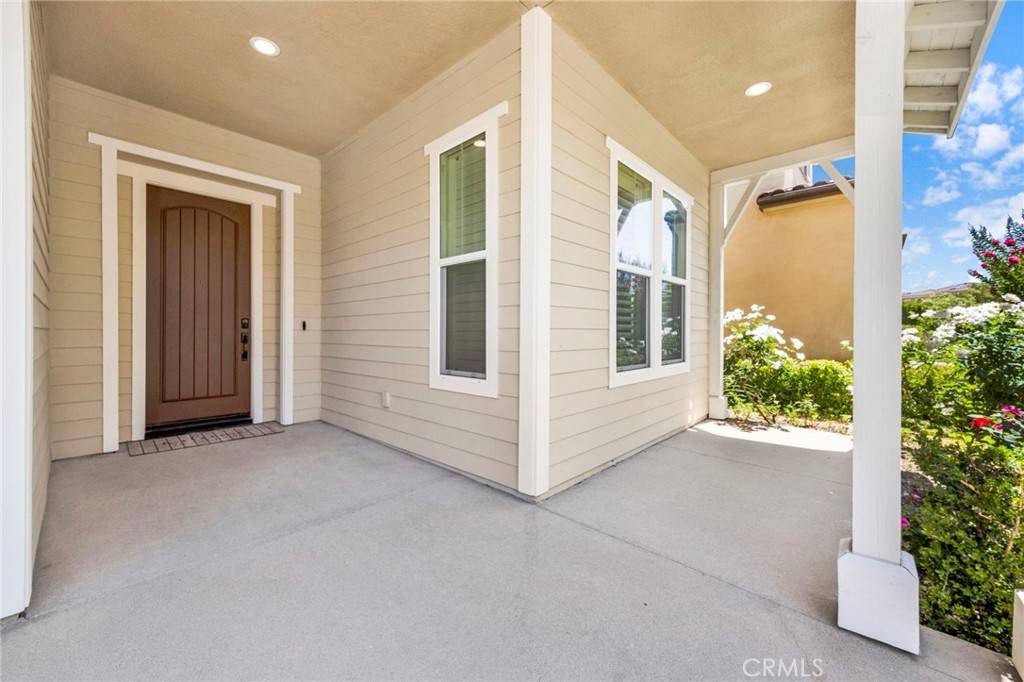 Saugus, CA 91350,27642 Camellia DR