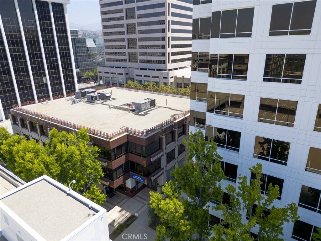 Glendale, CA 91203,525 N Brand BLVD