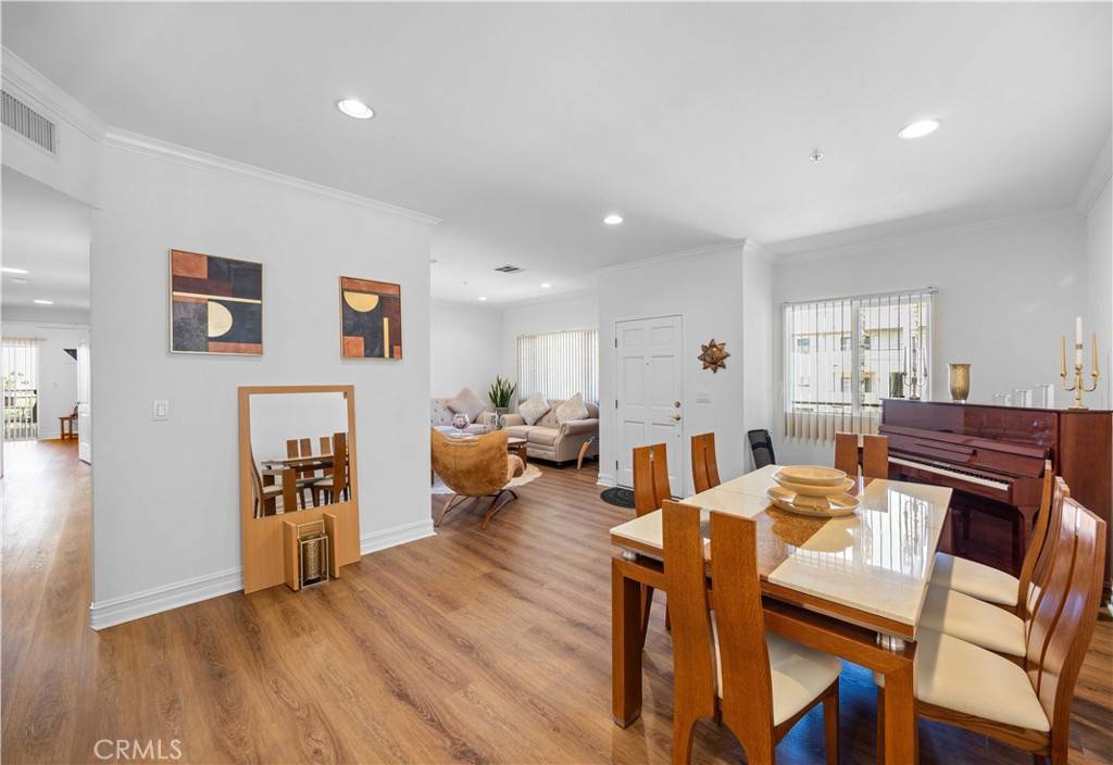 Burbank, CA 91501,565 E San Jose AVE #204
