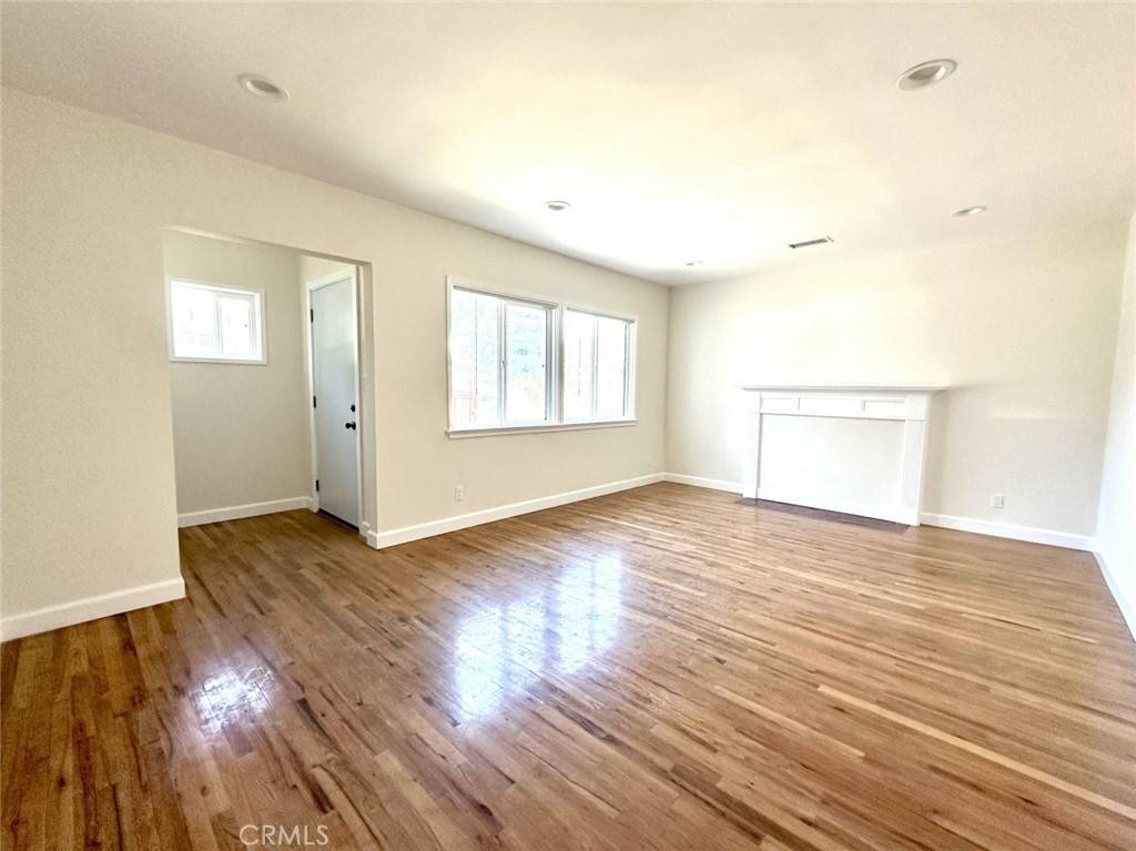 Van Nuys, CA 91405,15210 Cohasset ST