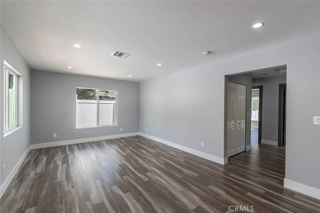 Tujunga, CA 91042,6438 Day ST