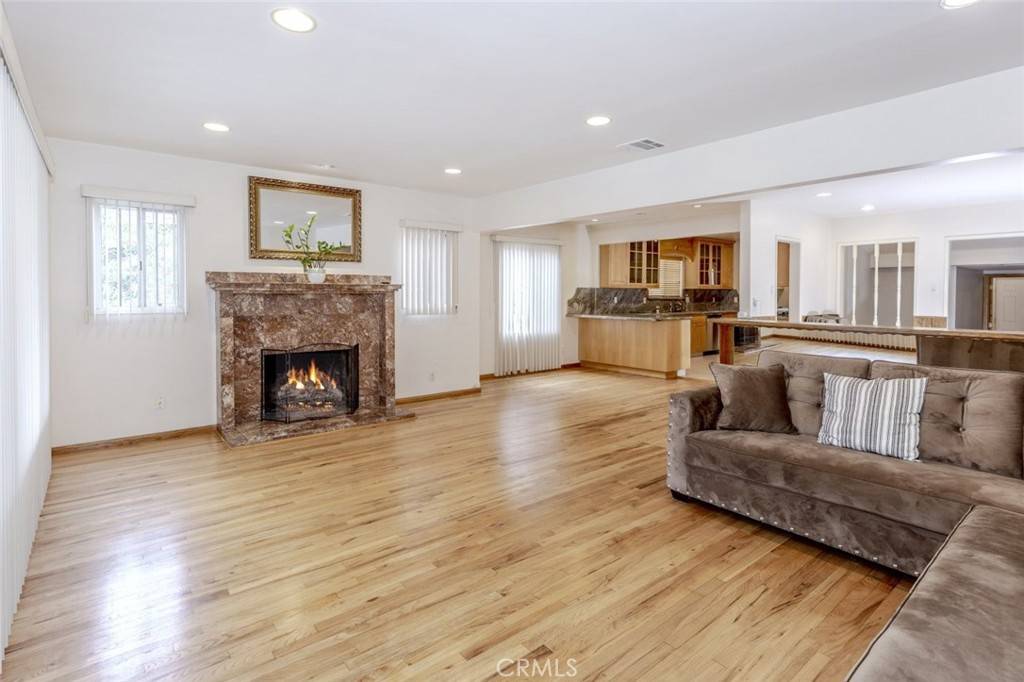 Van Nuys, CA 91405,13811 Valerio ST