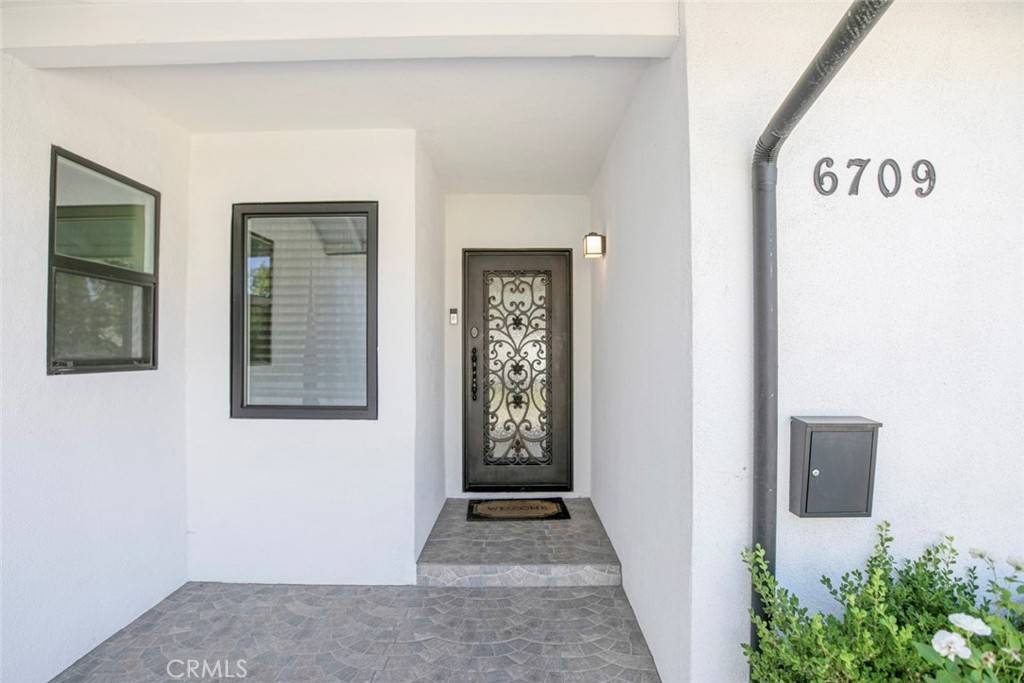 Valley Glen, CA 91405,6709 Mammoth AVE