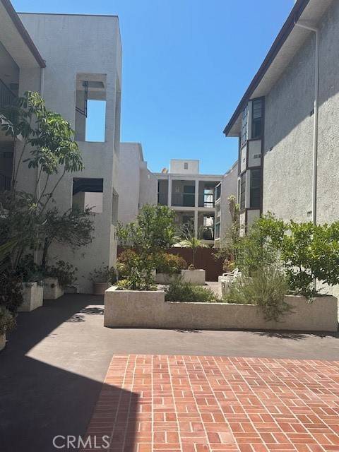 Glendale, CA 91203,811 N Columbus AVE #18