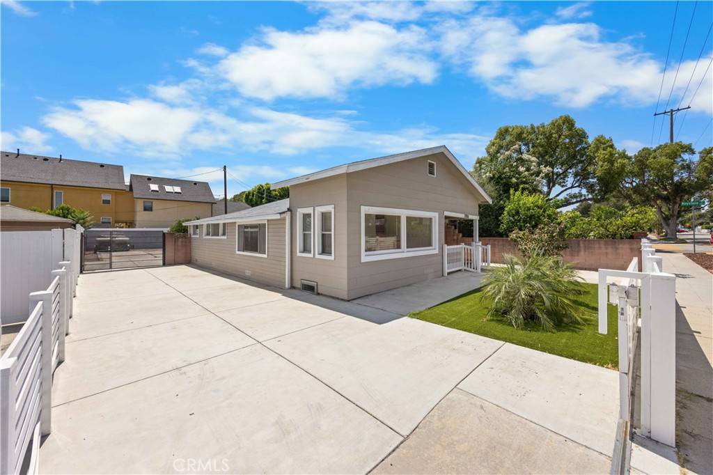 Burbank, CA 91506,2016 W Oak ST