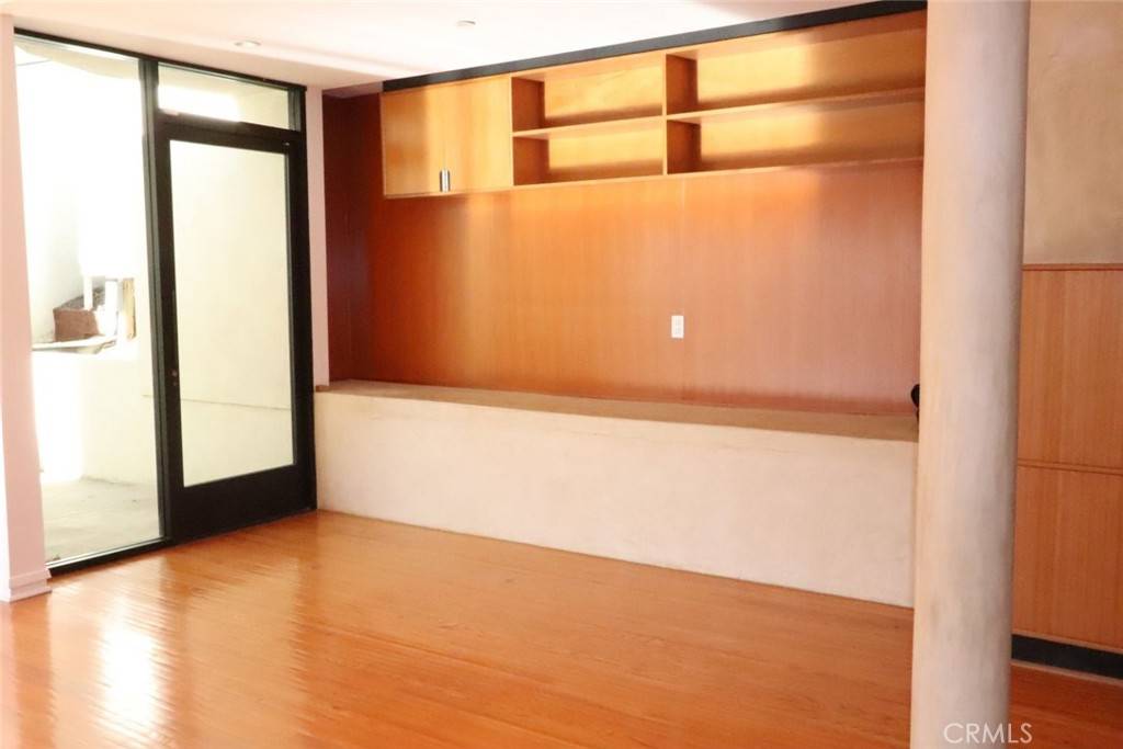 Glendale, CA 91206,703 Luton DR