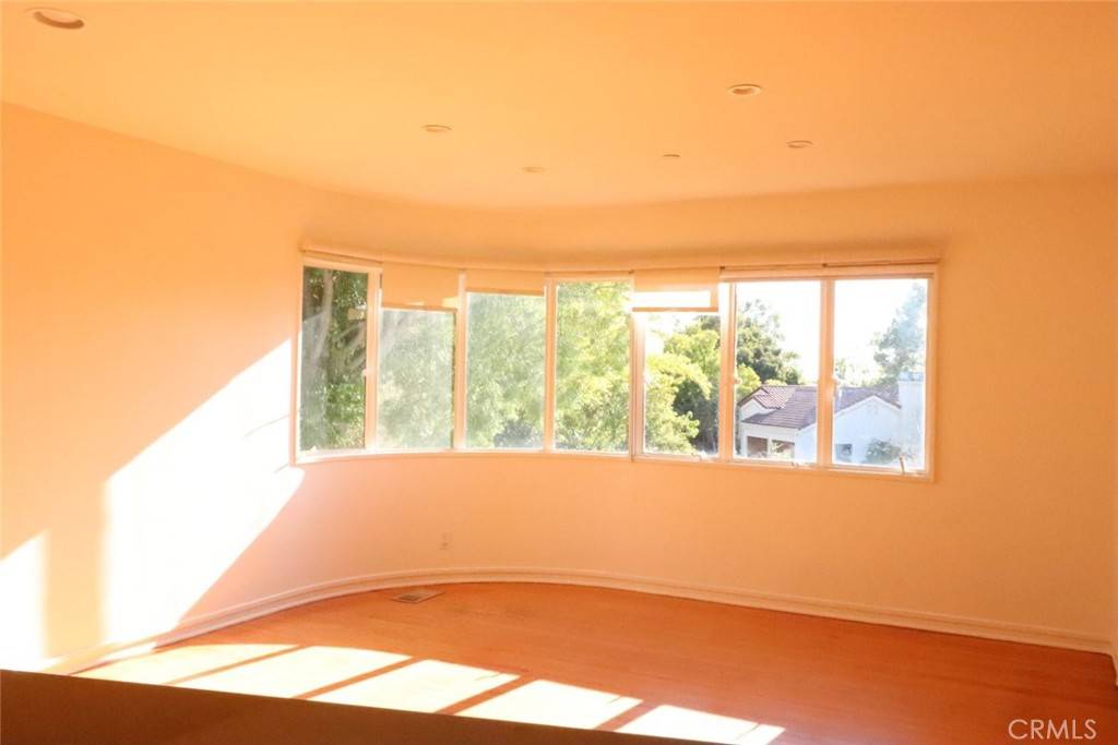 Glendale, CA 91206,703 Luton DR