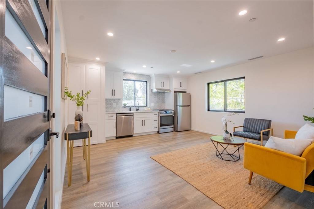 Sierra Madre, CA 91024,421 Mariposa AVE #1/2
