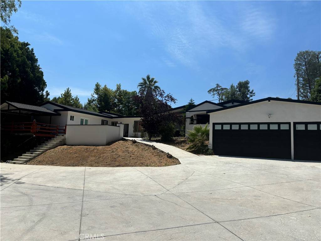 Tarzana, CA 91356,19404 Olivos DR