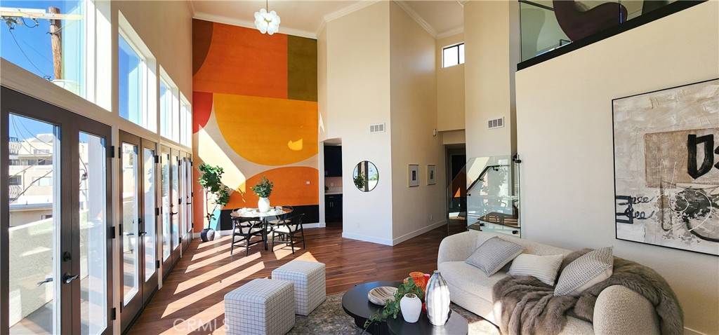 Los Angeles, CA 90049,11845 Mayfield AVE #303