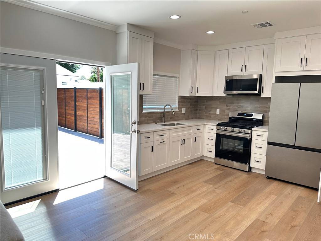 Lake Balboa, CA 91406,6858 Amestoy AVE #1/2