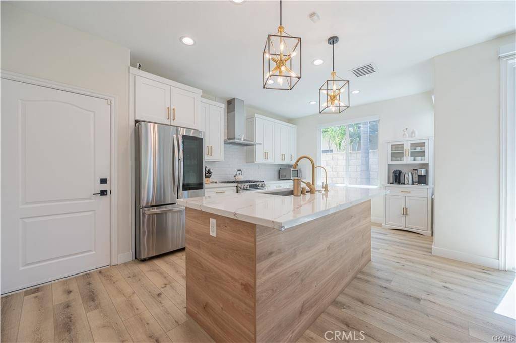 Porter Ranch, CA 91326,19945 Oakville CT