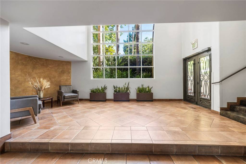 Studio City, CA 91604,12841 Bloomfield ST #305