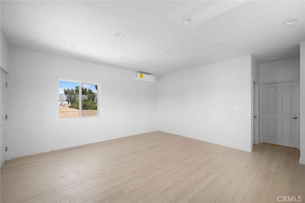 San Fernando, CA 91340,11746 N De Garmo AVE