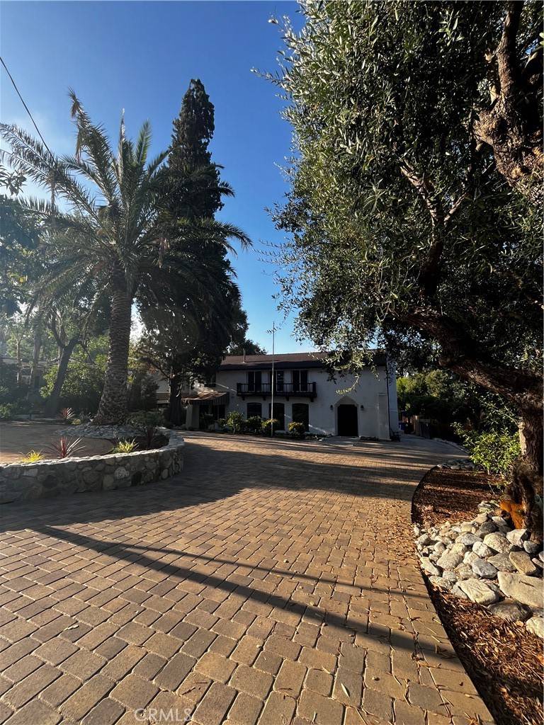 La Crescenta, CA 91214,2430 Orange Avenue