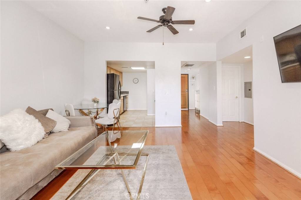 North Hollywood, CA 91601,11124 Burbank BLVD #101
