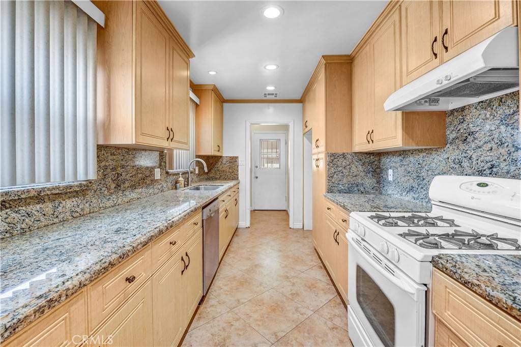 North Hollywood, CA 91606,6556 Teesdale AVE