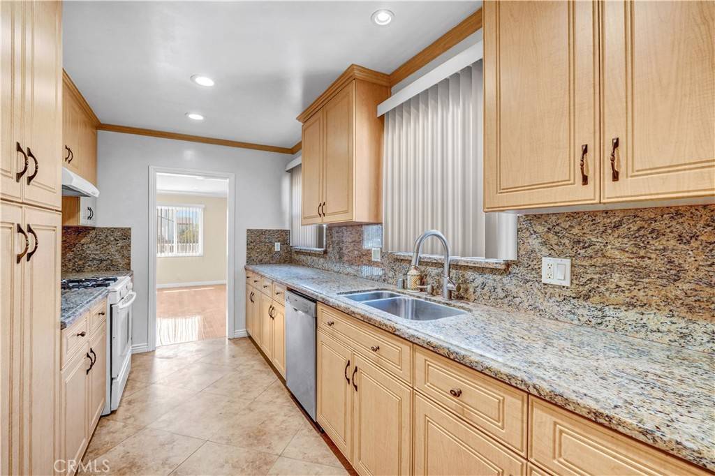 North Hollywood, CA 91606,6556 Teesdale AVE