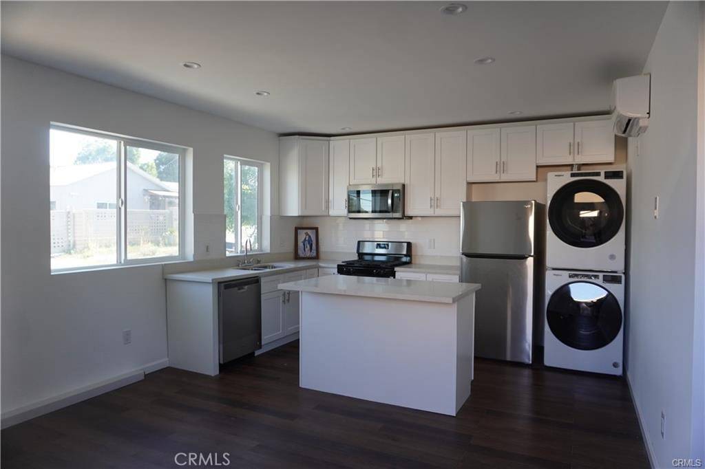 Sunland, CA 91040,10558 Langmuir AVE