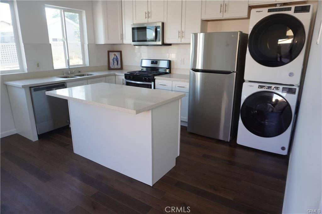 Sunland, CA 91040,10558 Langmuir AVE