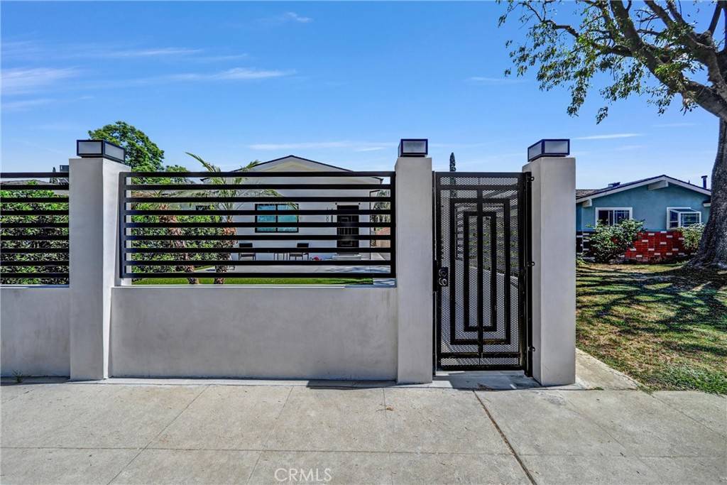 Northridge, CA 91325,9998 Louise AVE