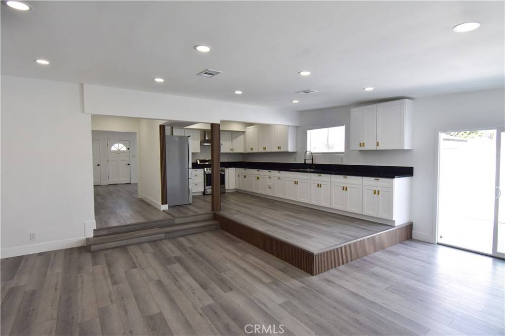 Arleta, CA 91331,9614 Bartee AVE