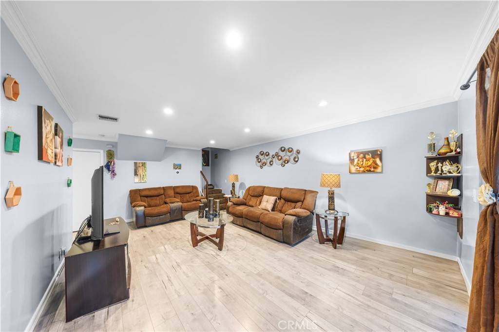 Glendale, CA 91206,121 Sinclair AVE #225