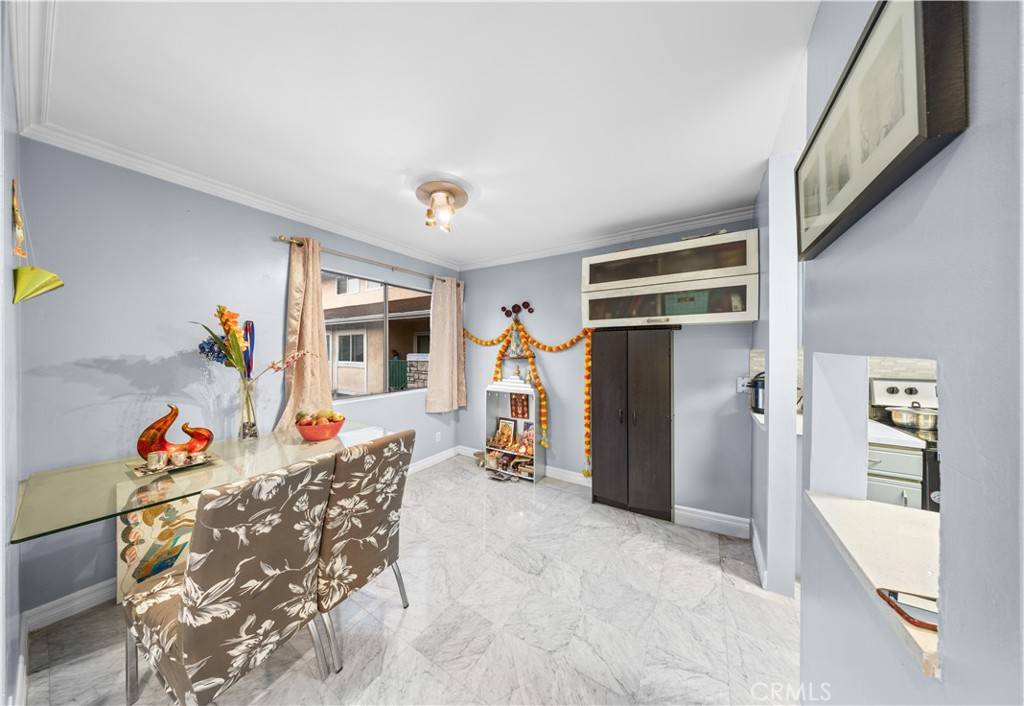 Glendale, CA 91206,121 Sinclair AVE #225