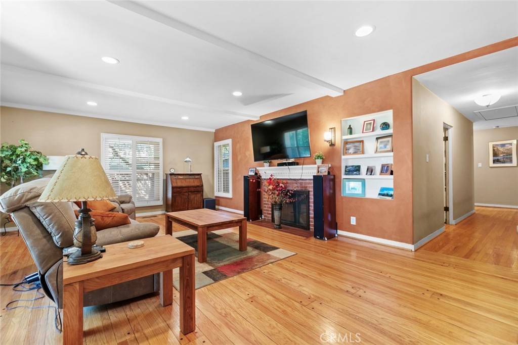 Glendale, CA 91202,545 Spencer