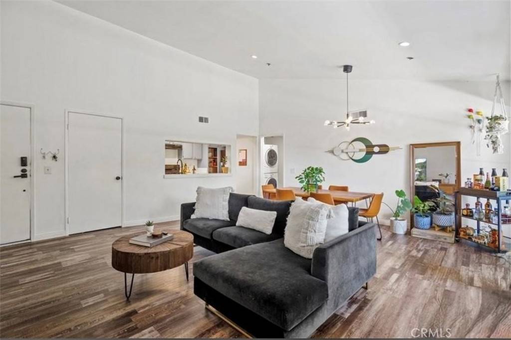 Reseda, CA 91335,6545 Reseda #17
