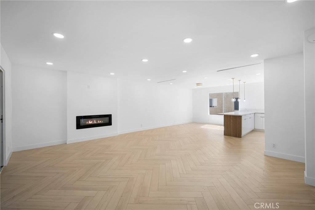 Burbank, CA 91504,9647 Via Torino