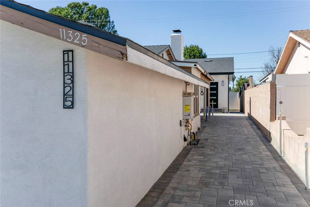 Granada Hills, CA 91344,11325 Collett AVE