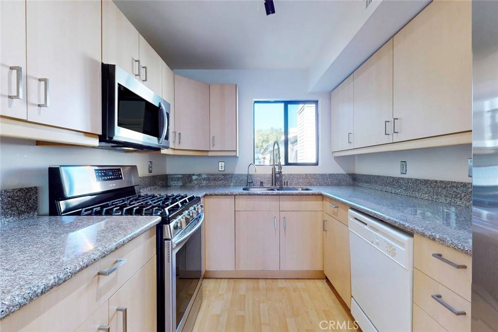 Sunland, CA 91040,10504 Sunland Blvd BLVD #5