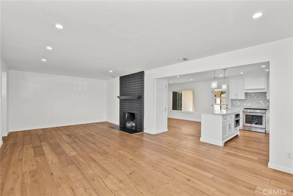 Burbank, CA 91501,1056 E Orange Grove