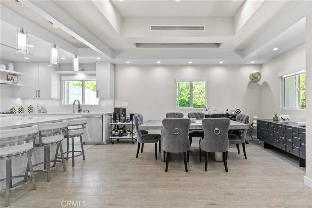 Glendale, CA 91206,1594 Trenton