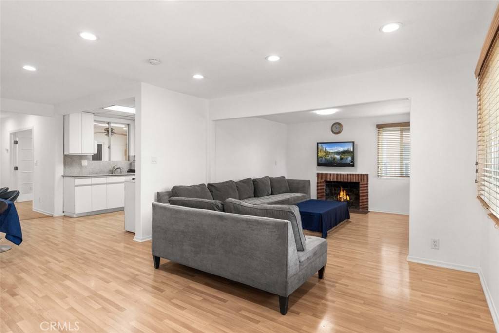 North Hollywood, CA 91605,12329 Burton