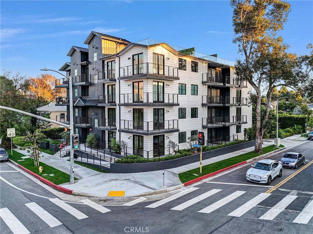 Toluca Lake, CA 91602,10352 Riverside DR #102A