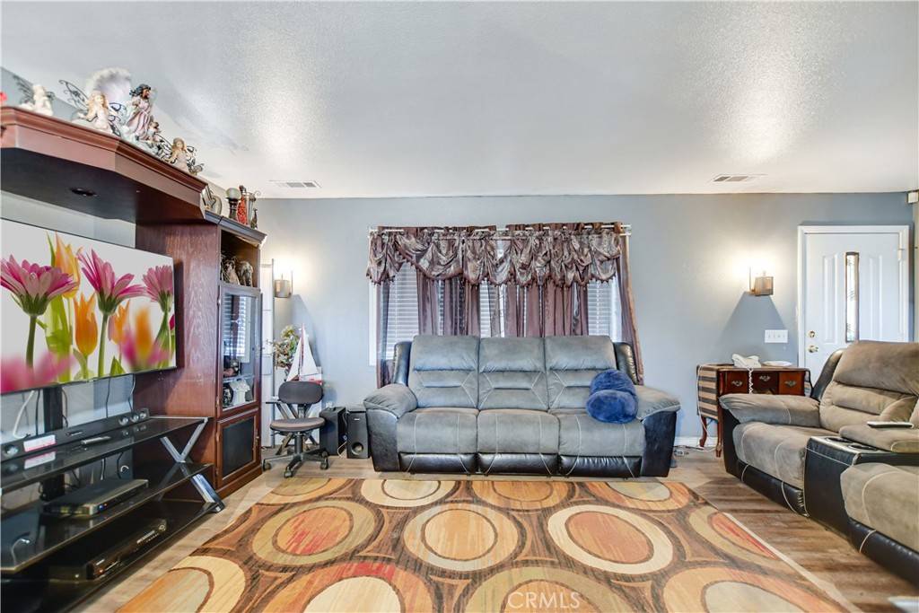 Oak Hills, CA 92344,8011 Fuente AVE