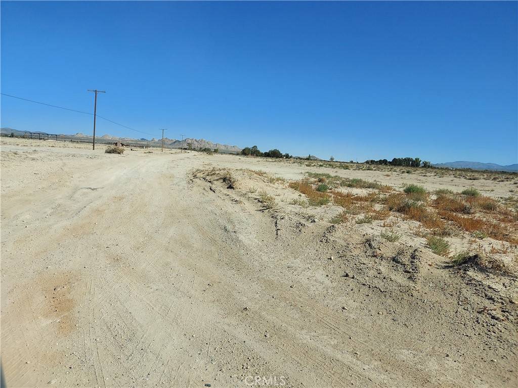 Lucerne Valley, CA 92356,0 Locust Parcel #0450-024-01 AVE