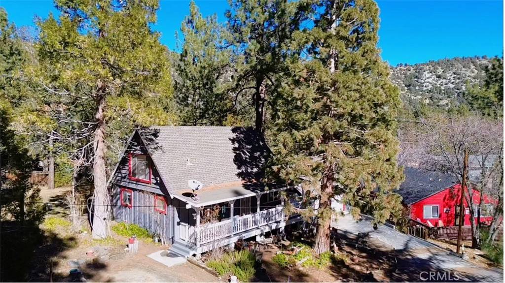 Wrightwood, CA 92397,810 Edna ST